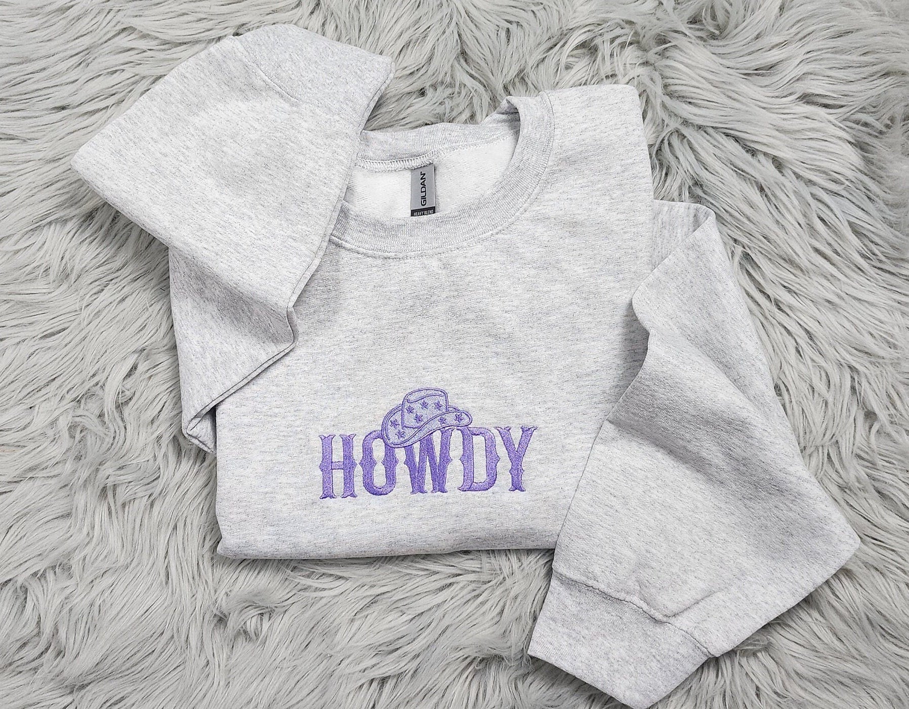 Embroidered Howdy Crewneck - Cowgirl Western Style Crewneck - Embroidered gift
